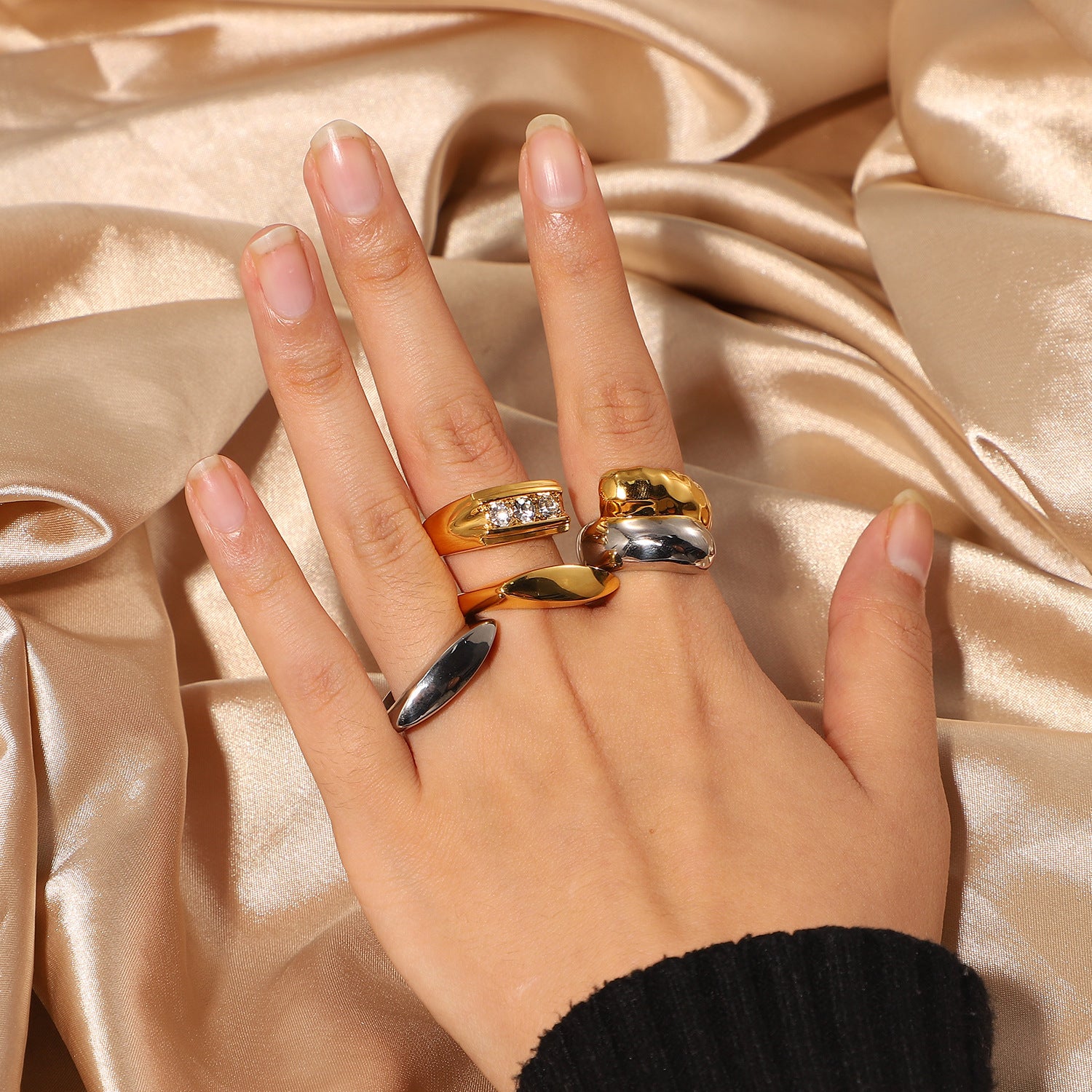 Bold Floral Titanium Steel Ring – Elegant INS-Style Statement Jewelry