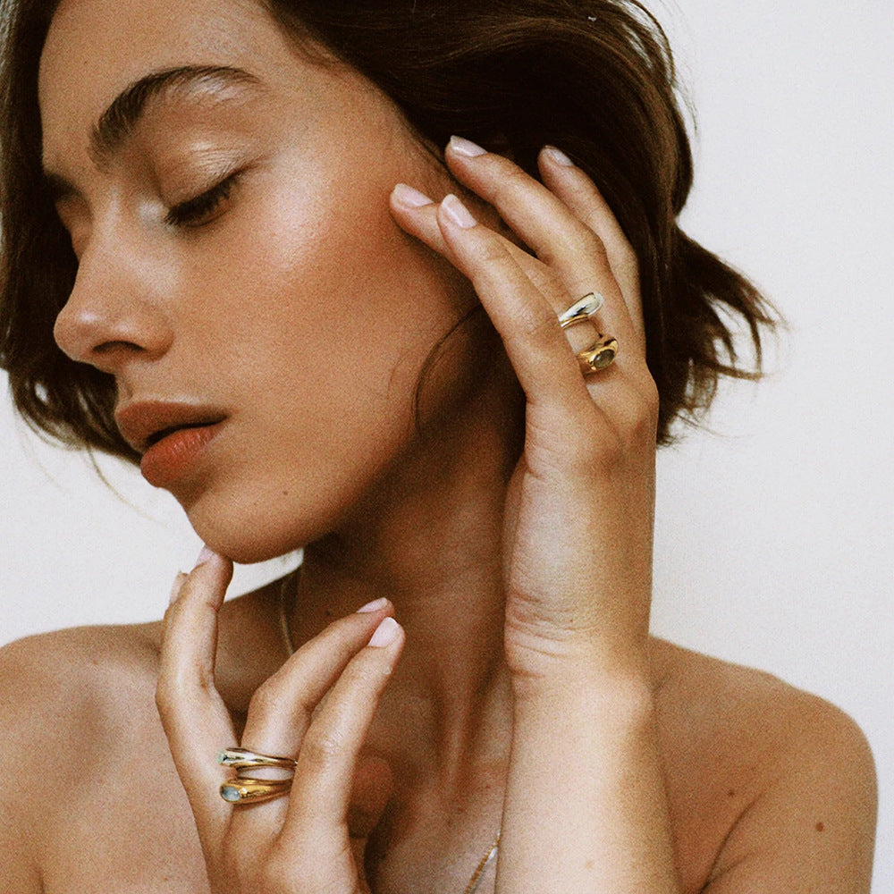 Trendy 18K Gold Resin Ring – Transparent Closed Stainless Steel Band