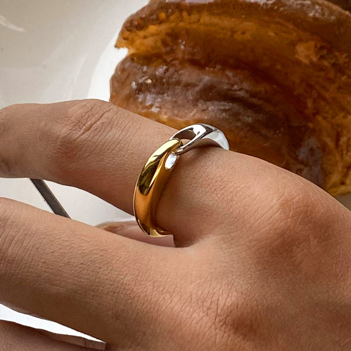 Bold Floral Titanium Steel Ring – Elegant INS-Style Statement Jewelry