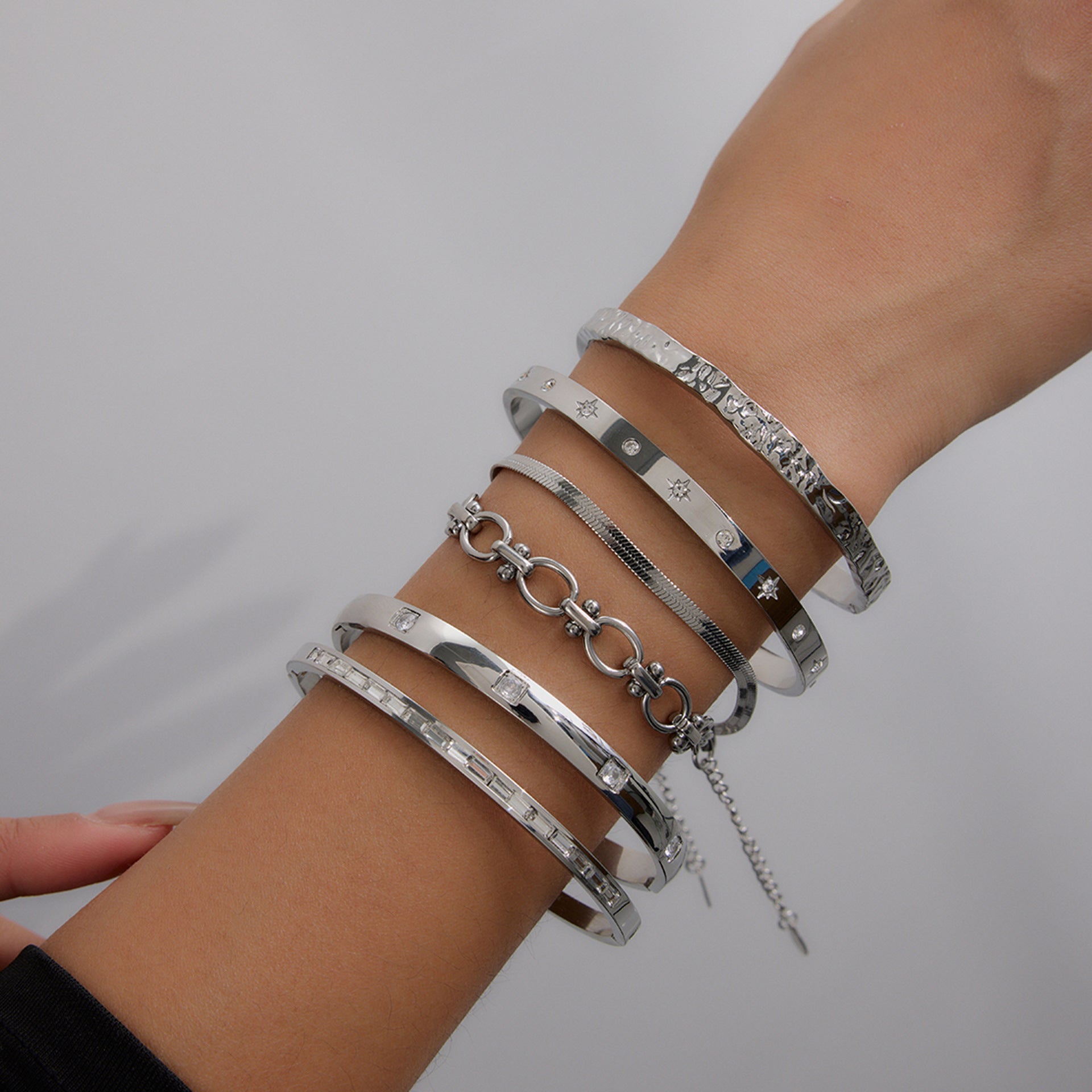 18K Gold Stainless Steel Bracelet – Elegant Titanium Steel Bangle